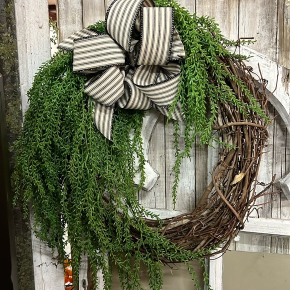 18in Wreath - Picture 1 of 1
